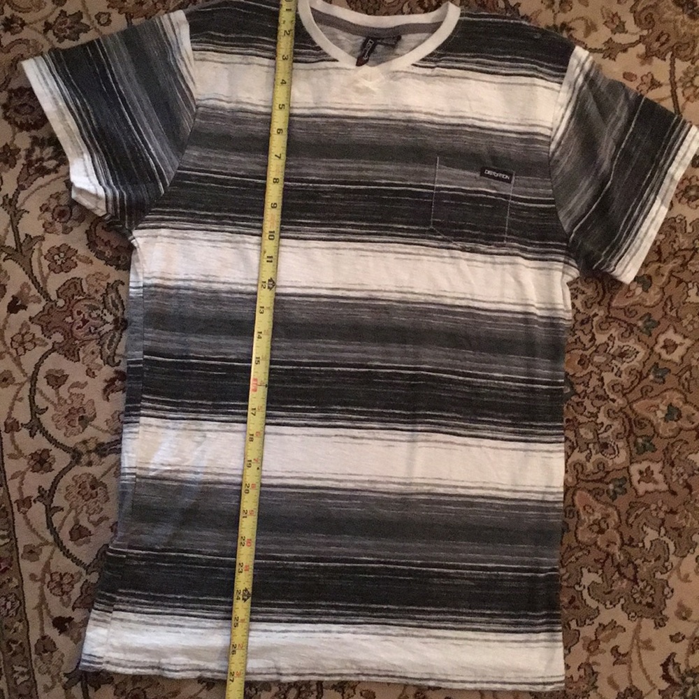 Distortion tee like new.